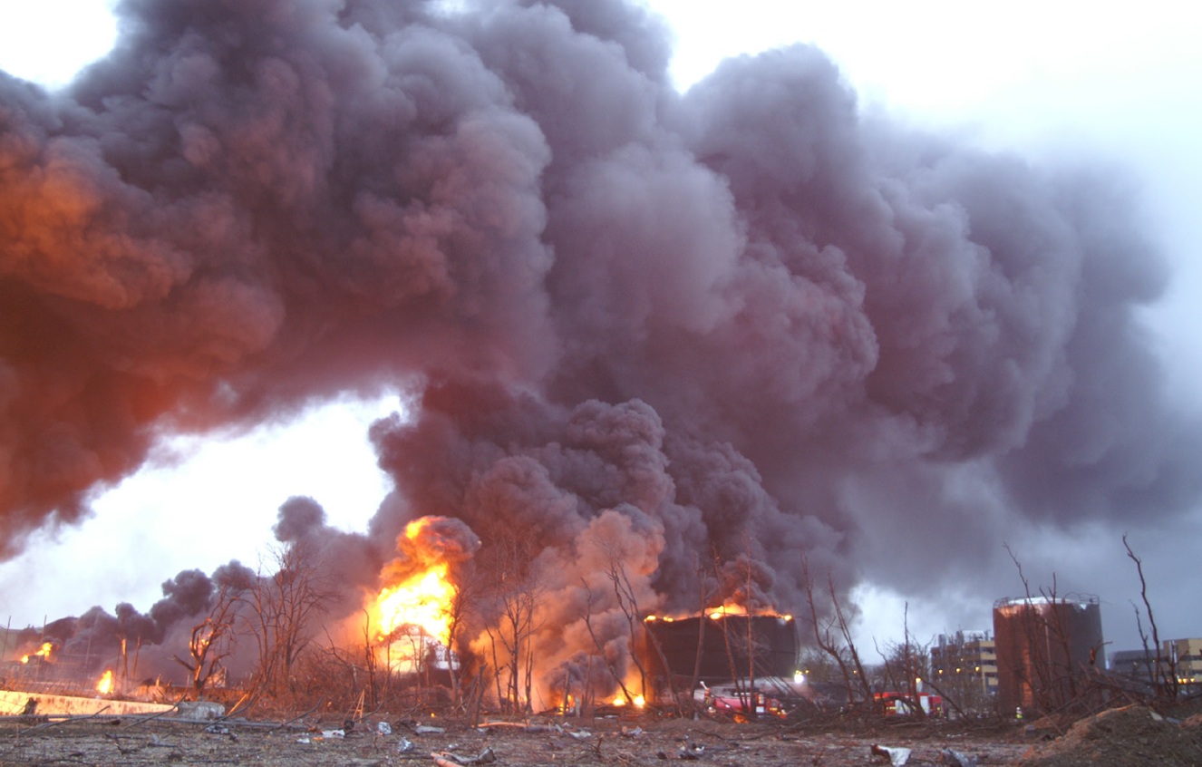Photo of a large fire and dense black smoke at the Buncefield oil storage facility disaster, 2005